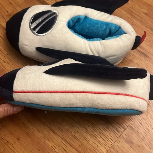 Rocketship NWOT kids slippers - Picture 3 of 3